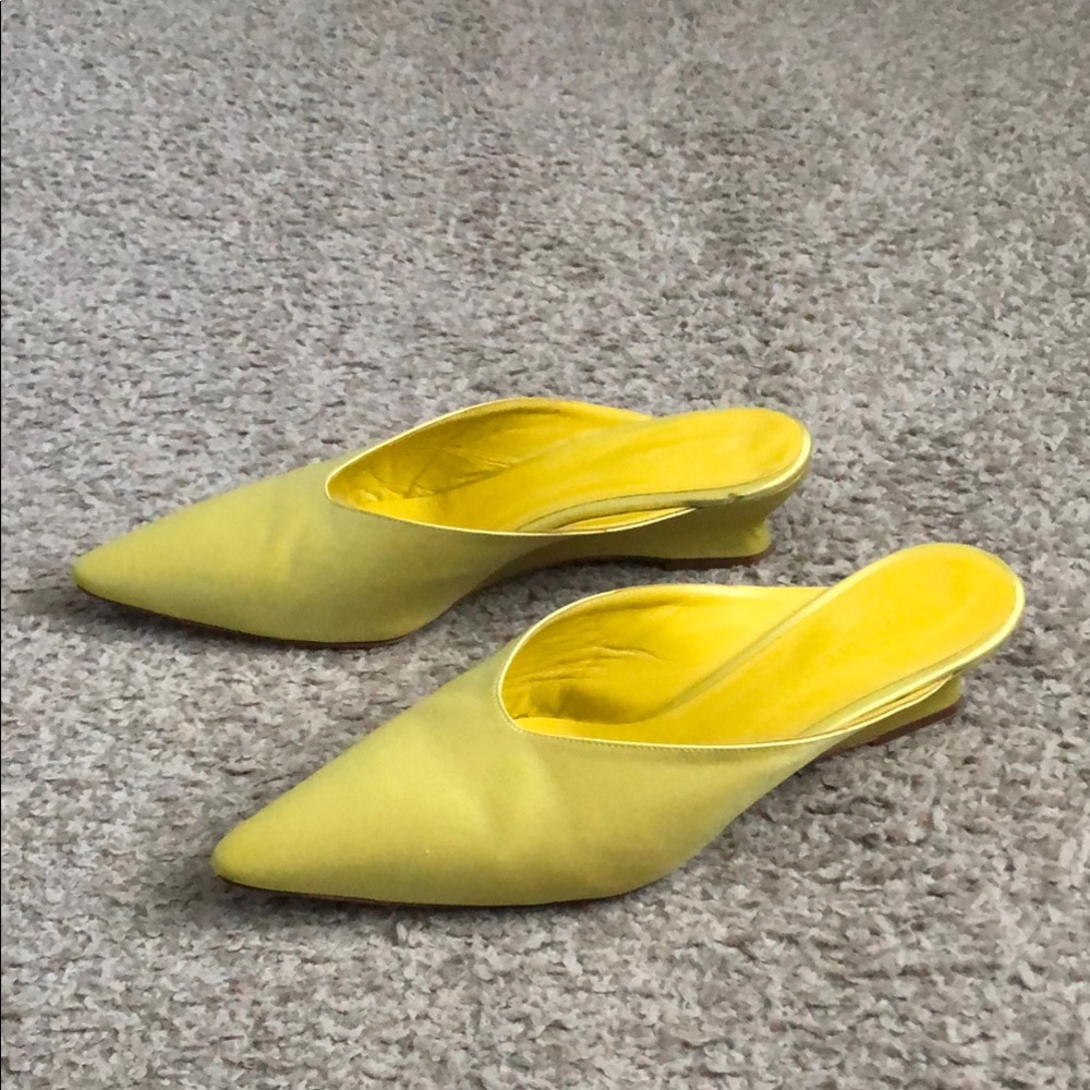 Le Monde Beryl Micro Wedge Mules- Lime Satin